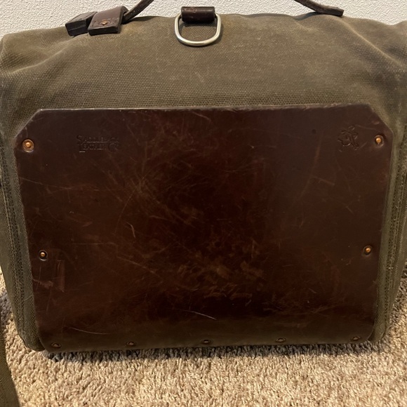 Saddleback Leather Mountainback Collection - *Original* Messenger Bag - Picture 6 of 16